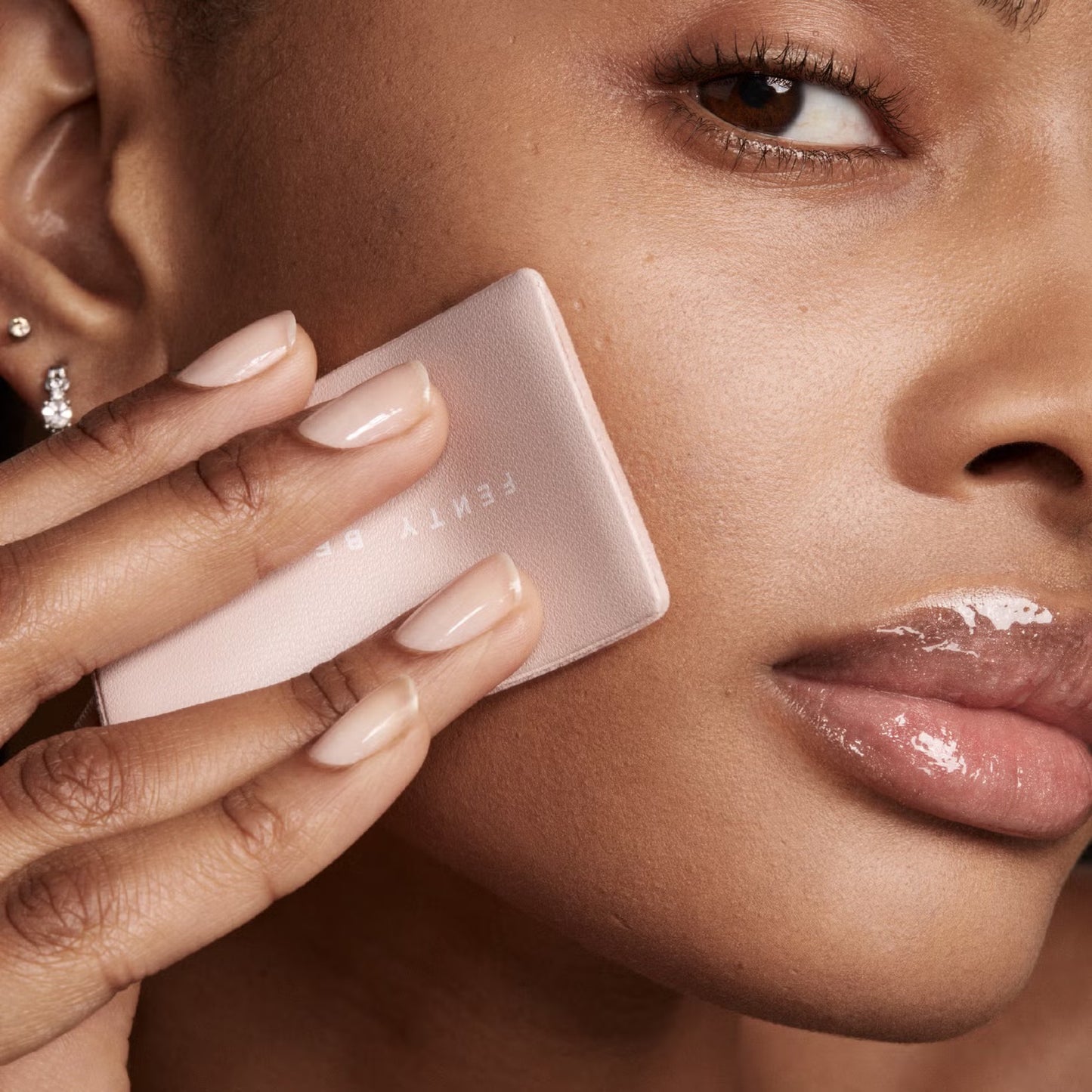 Fenty Beauty INVISIMATTE 2.0 - Poudre matifiante