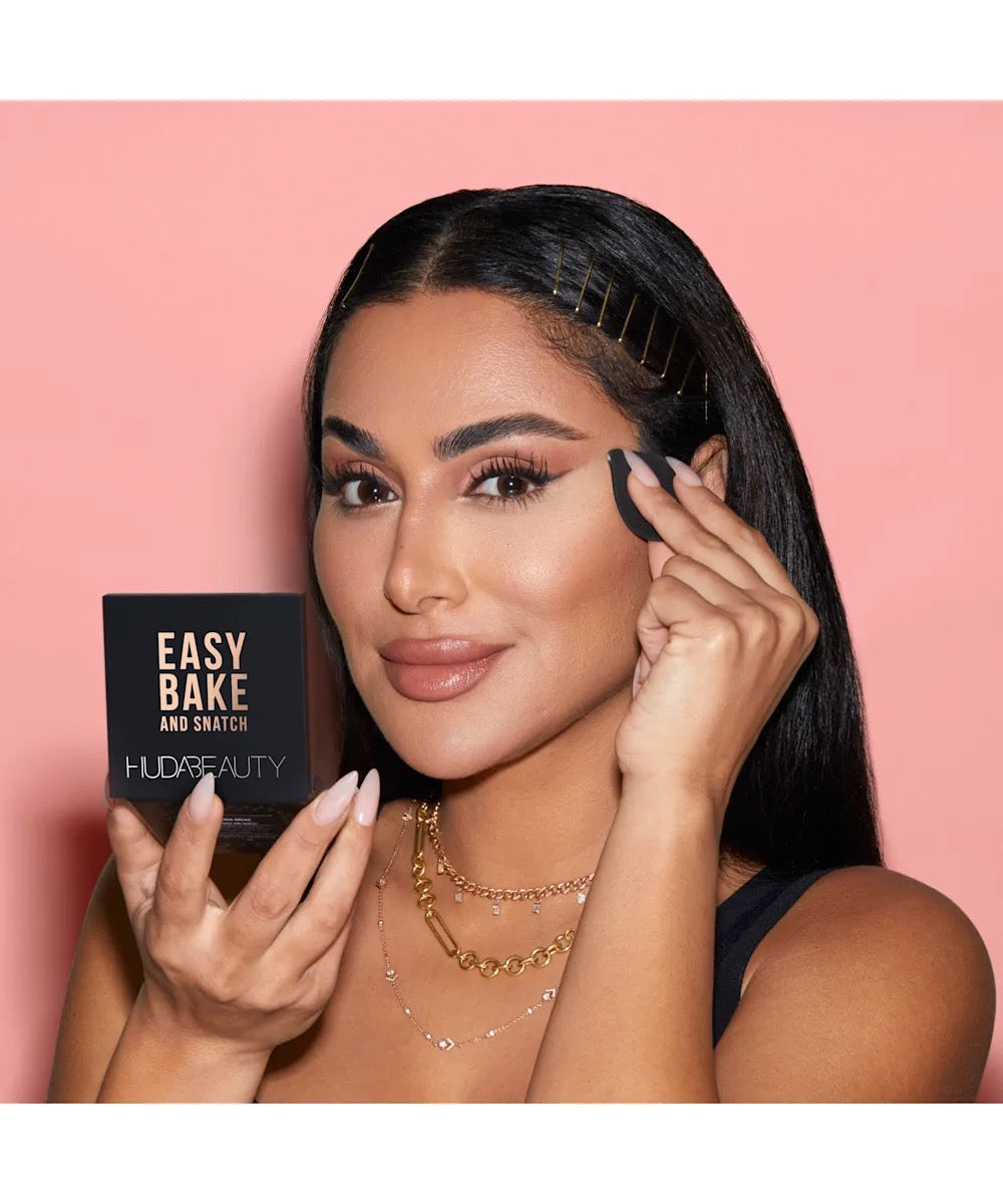 Huda Beauty Easy Bake and Snatch Pressed Brightening and Setting Powder  - Poudre compacte